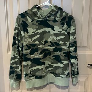 Green camo hoodie size 10-12 boys wonder nation gently used